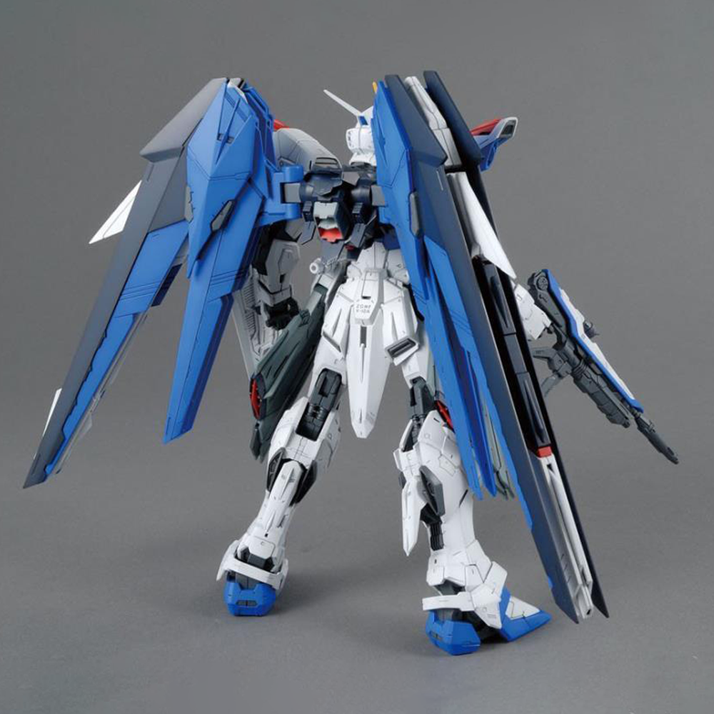 Bandai Spirits: Gundam SEED - Freedom Gundam (Ver. 2.0) MG 1/100 Scale Model Kit
