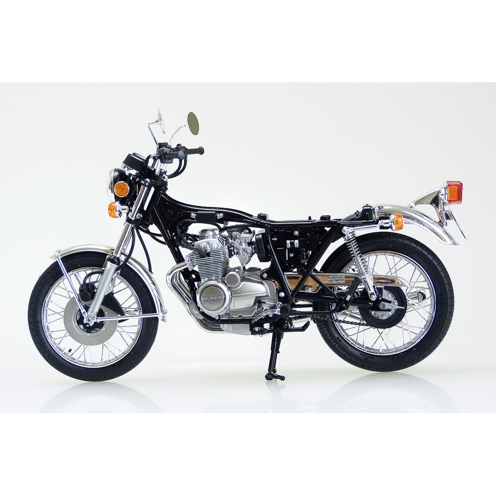 Aoshima: 1/12 Honda CB400Four I/II (398CC) Scale Model Kit #30 Aoshima: 1/12 Honda CB400Four I/II (398CC) Scale Model Kit #30