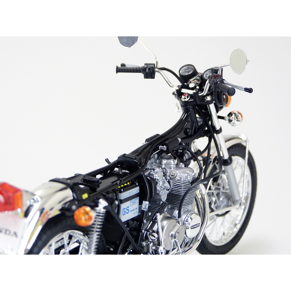 Aoshima: 1/12 Honda CB400Four I/II (398CC) Scale Model Kit #30 Aoshima: 1/12 Honda CB400Four I/II (398CC) Scale Model Kit #30