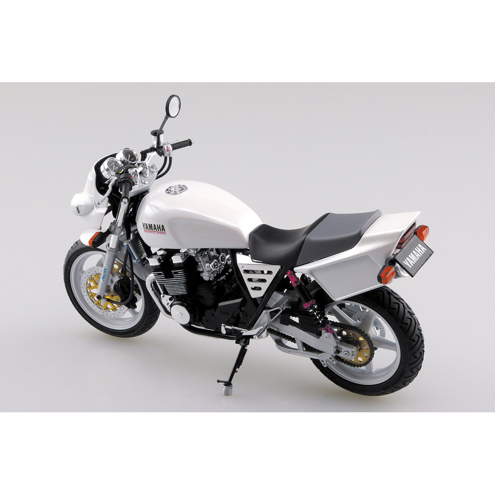 Aoshima: 1/12 Yamaha XJR400S with Custom Part Scale Model Kit #54