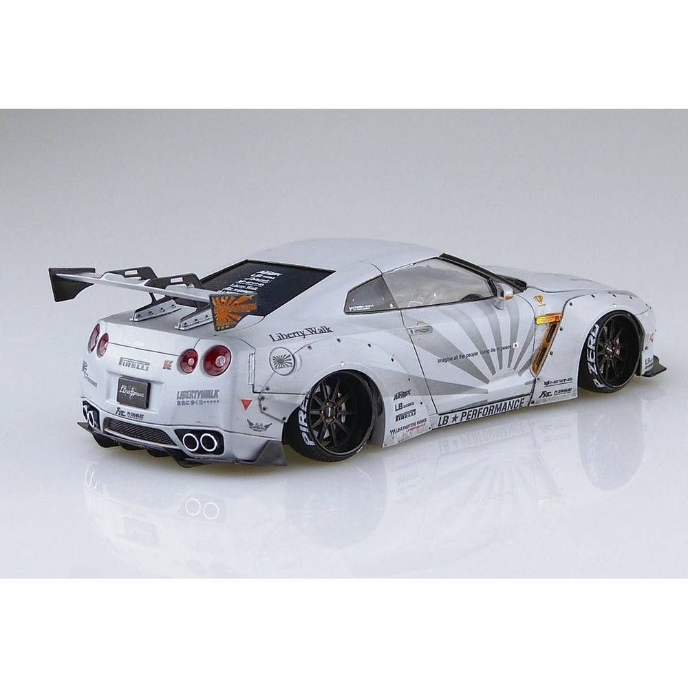 Aoshima: 1/24 LB-Works R35 GT-R Ver. 2 Scale Model Kit #10