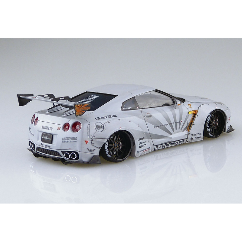 Aoshima: 1/24 LB-Works R35 GT-R Ver. 2 Scale Model Kit