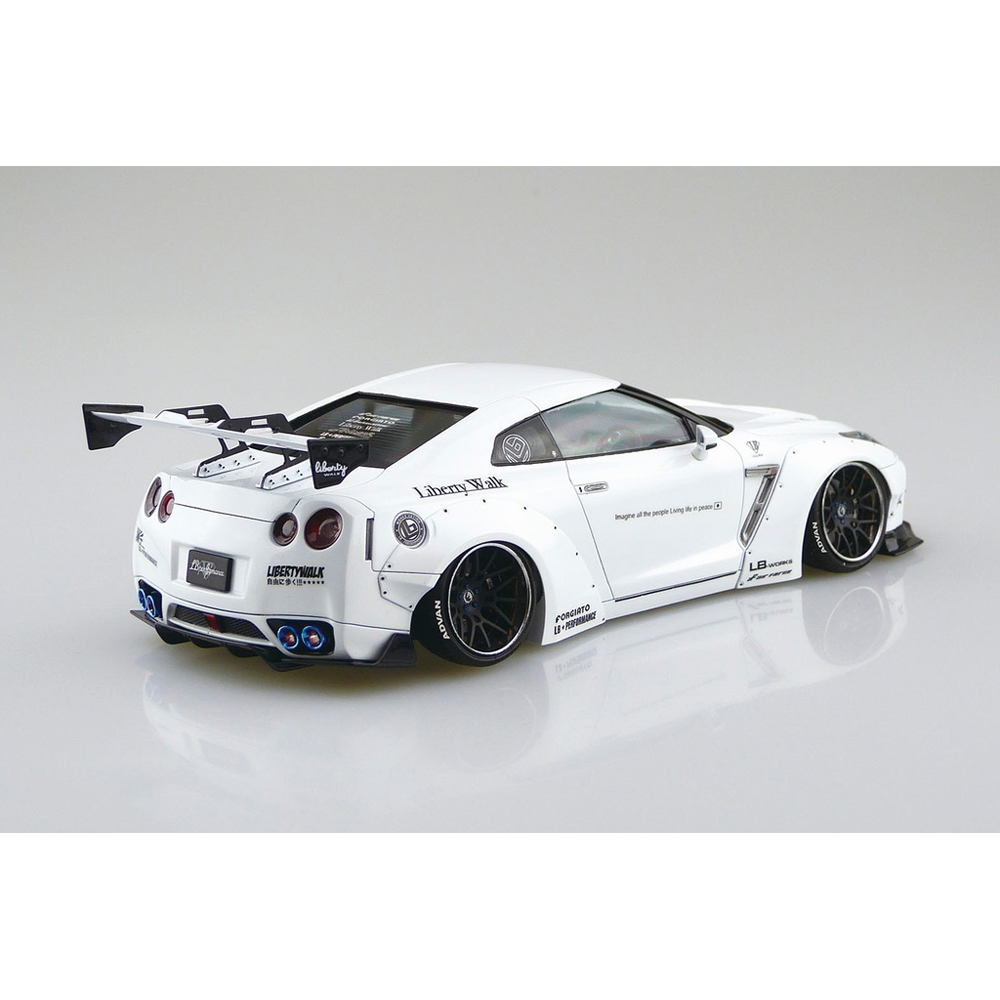 Aoshima: 1/24 LB-Works R35 GT-R Type 1.5 Scale Model Kit #11