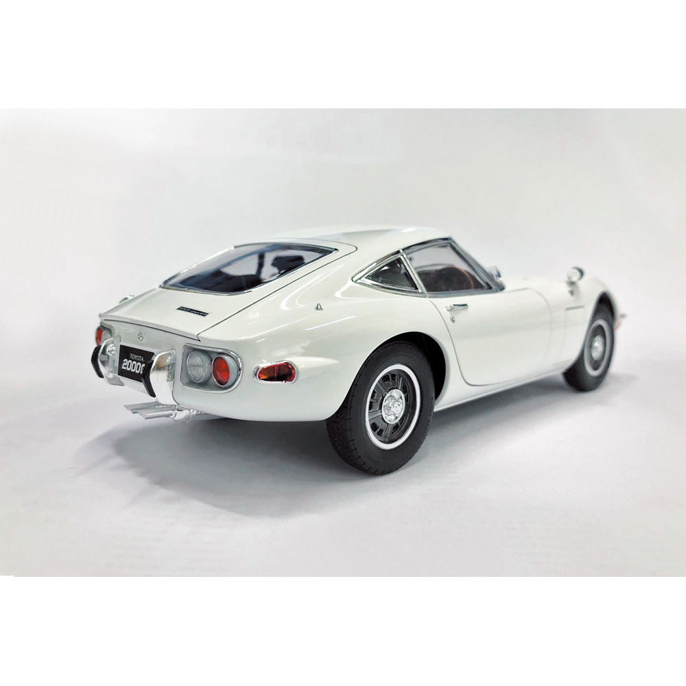 Aoshima: 1/24 TOYOTA MF10 2000GT '69 Scale Model Kit #01