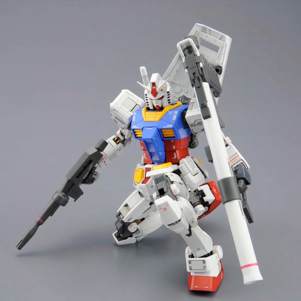 Bandai Spirits: Mobile Suit Gundam - MG 1/100 RX-78-2 Gundam (Ver. 3.0) Model Kit