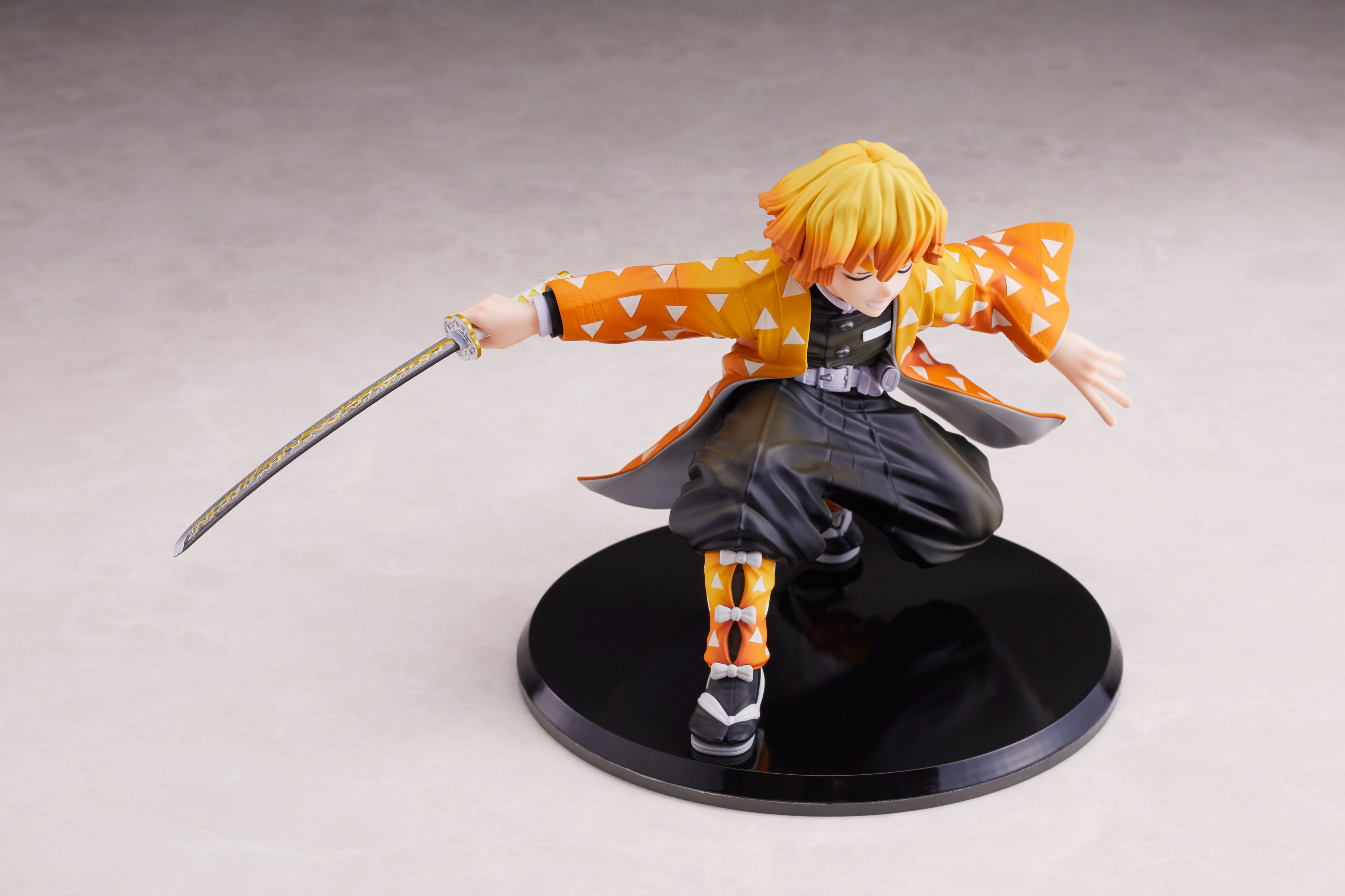 Aniplex: Demon Slayer: Kimetsu no Yaiba - Zenitsu Agatsuma 1/8 Scale Figure