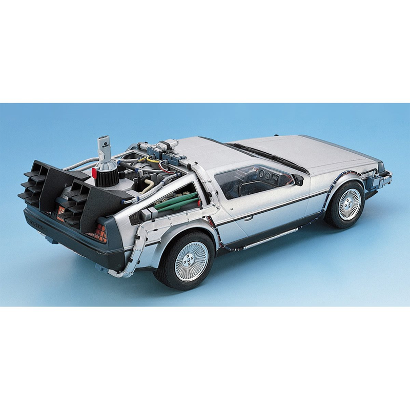 Aoshima: Back to the Future Part II DeLorean 1/24 Scale Model Kit