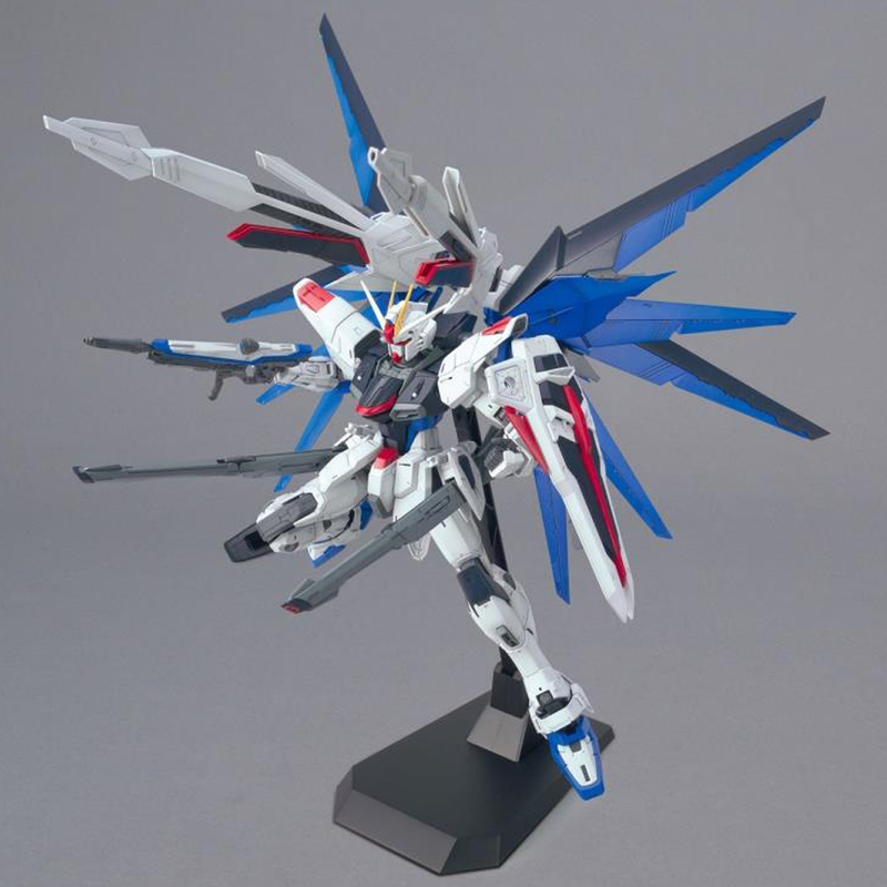 Bandai Spirits: Gundam SEED - Freedom Gundam (Ver. 2.0) MG 1/100 Scale Model Kit