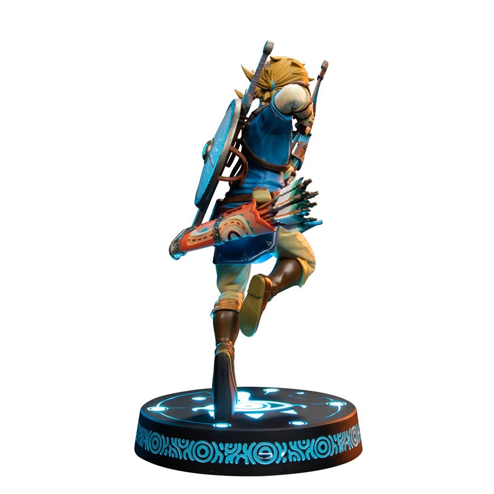 First 4 Figures: The Legend of Zelda: Breath of the Wild - Link Statue