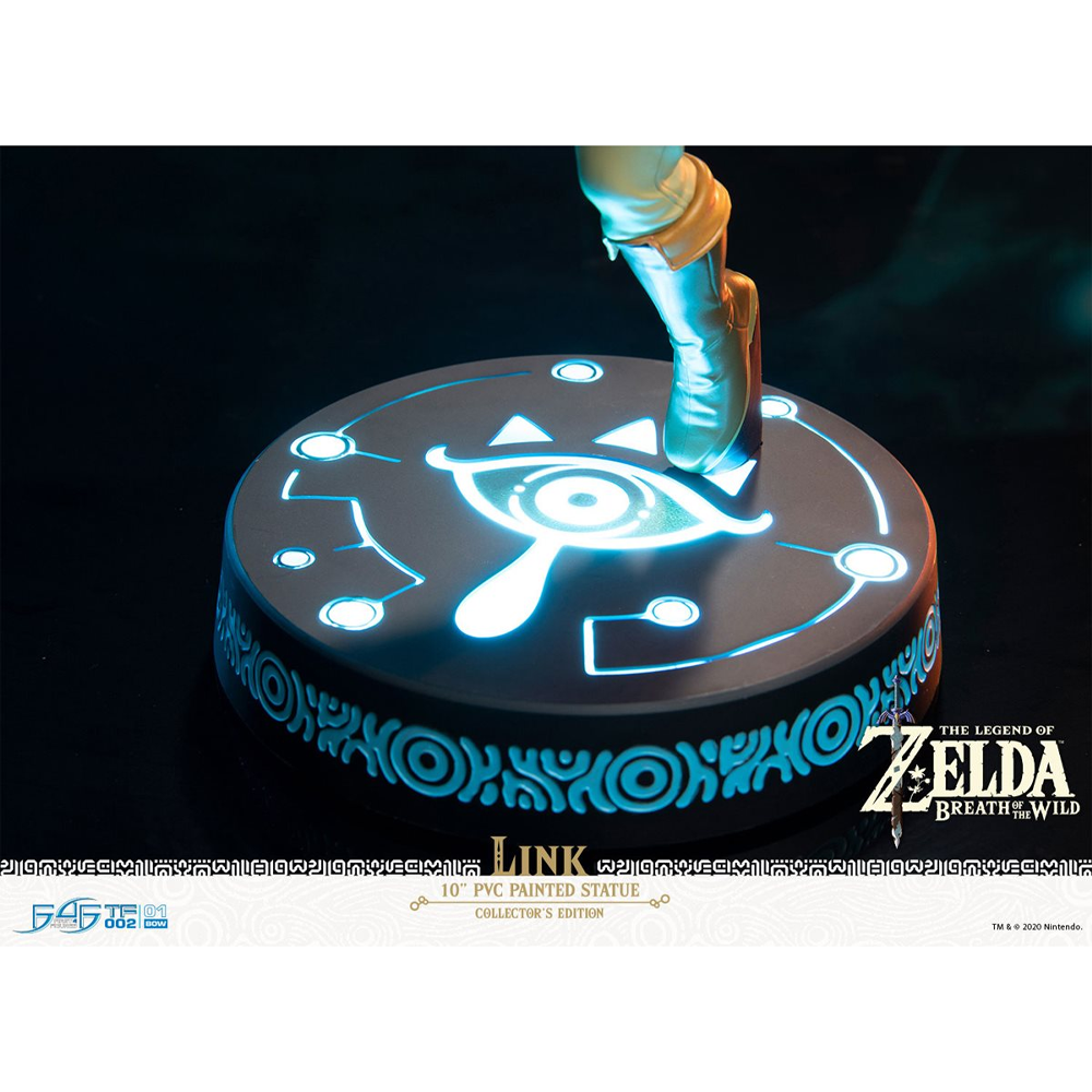 First 4 Figures: The Legend of Zelda: Breath of the Wild - Link Statue