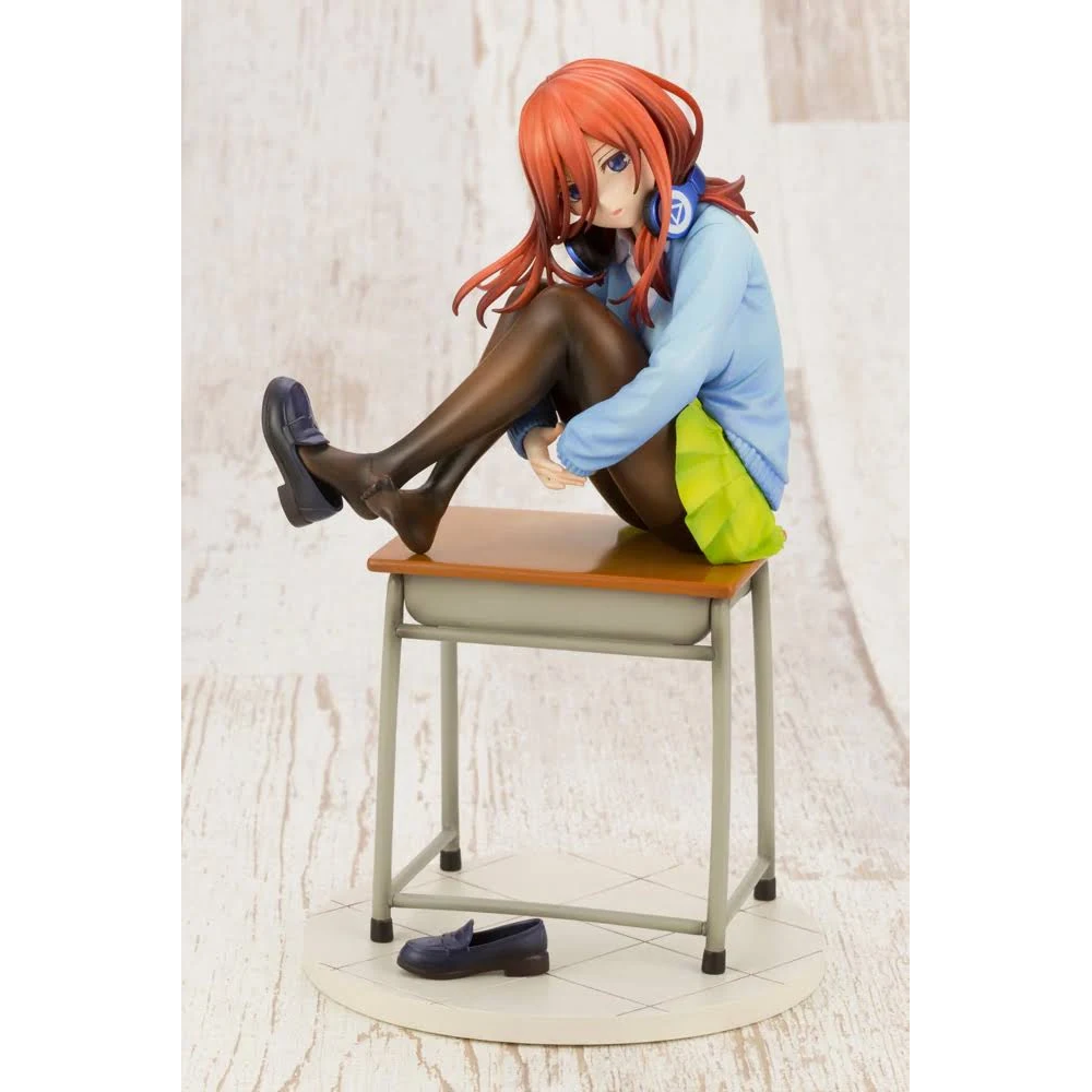 KOTOBUKIYA: The Quintessential Quintuplets - Miku Nakano 1/8 Scale Figure