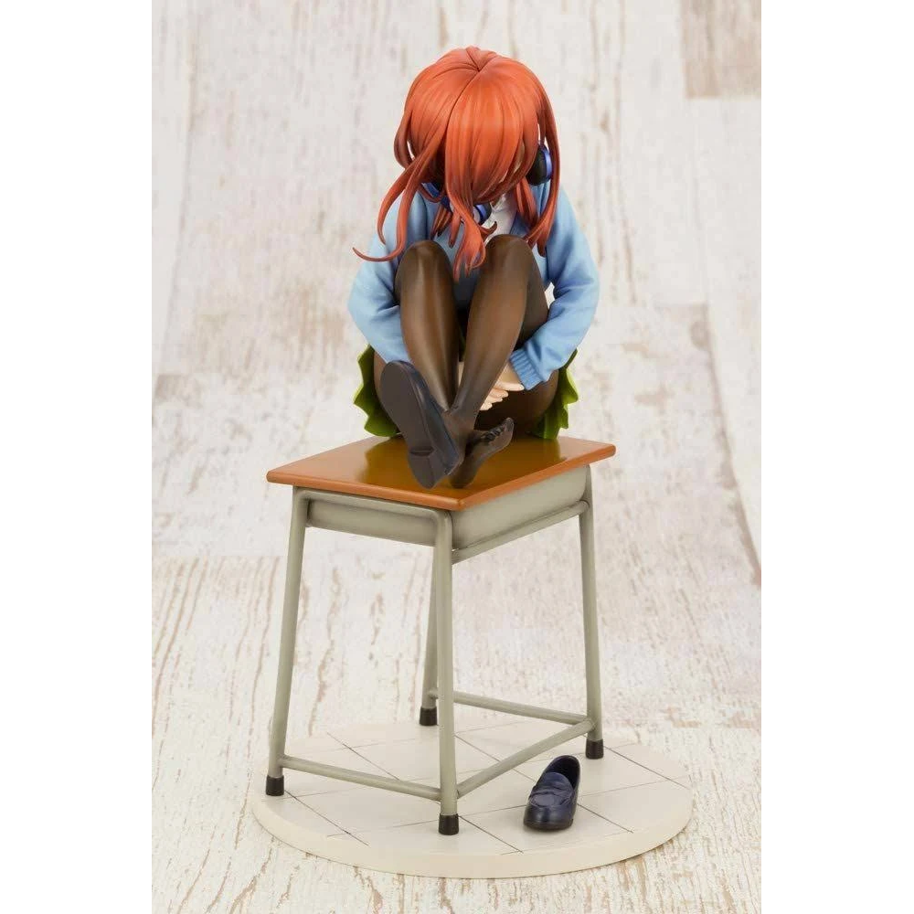 KOTOBUKIYA: The Quintessential Quintuplets - Miku Nakano 1/8 Scale Figure